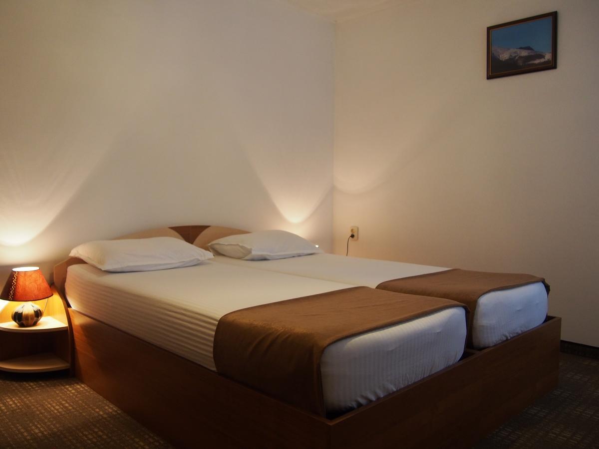 Family Hotel Panorama Чифлик Экстерьер фото